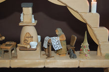 Laden Sie das Bild in den Galerie-Viewer, Schwibbogen Heimatstube geschnitzt, 71x44 cm