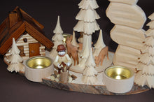 Laden Sie das Bild in den Galerie-Viewer, Felsenpyramide mit Holzhacker und Räucherhaus auf Baumscheibe