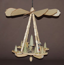Laden Sie das Bild in den Galerie-Viewer, Deckenpyramide Hirsch klein, mittelgroß