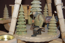 Laden Sie das Bild in den Galerie-Viewer, Deckenpyramide Hirsch klein, mittelgroß