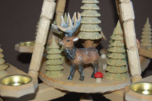 Laden Sie das Bild in den Galerie-Viewer, Deckenpyramide Hirsch klein, mittelgroß