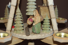 Laden Sie das Bild in den Galerie-Viewer, Deckenpyramide Hirsch klein, mittelgroß