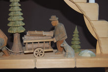 Laden Sie das Bild in den Galerie-Viewer, Schwibbogen Holztransport geschnitzt, 71x44 cm