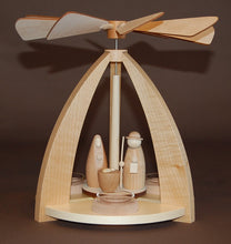 Laden Sie das Bild in den Galerie-Viewer, moderne Pyramide mit Krippenfiguren natur