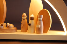 Laden Sie das Bild in den Galerie-Viewer, Moderner LED-Schwibbogen mit Heiliger Familie
