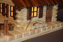 Laden Sie das Bild in den Galerie-Viewer, Räucher- Lichterhaus "Blockhütte"
