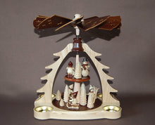 Laden Sie das Bild in den Galerie-Viewer, Pyramide Winterkinder 2-stöckig