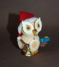 Laden Sie das Bild in den Galerie-Viewer, Mini-Eule Weihnachtsmann