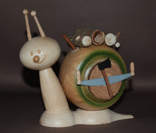 Laden Sie das Bild in den Galerie-Viewer, Räuchermännchen Holzschnecke