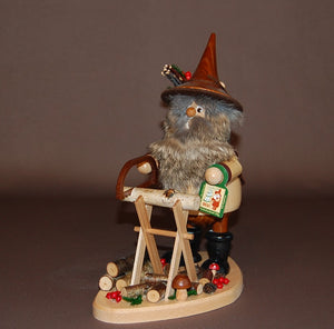 Waldwichtel Räuchermännchen mit Sägebock