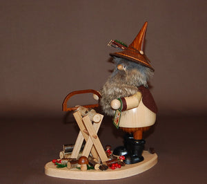 Waldwichtel Räuchermännchen mit Sägebock
