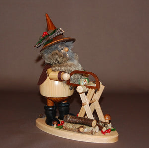 Waldwichtel Räuchermännchen mit Sägebock