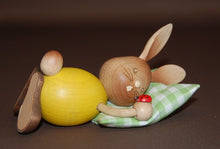 Laden Sie das Bild in den Galerie-Viewer, Hase Stupsi Schlafmütze