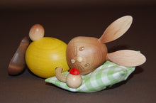 Laden Sie das Bild in den Galerie-Viewer, Hase Stupsi Schlafmütze