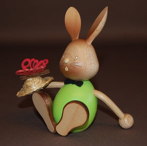 Hase Stupsi mit Schmetterling