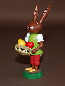 Osterhase mit Eierkorb