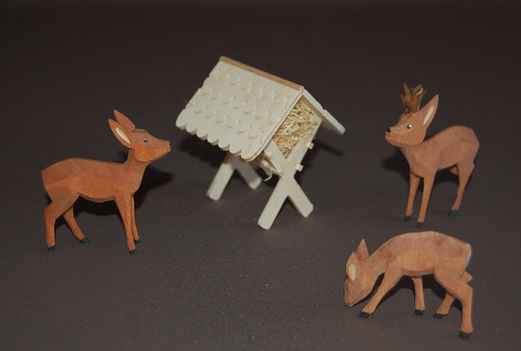 Rehe mit Futtergrippe , stehend