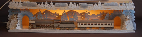 LED- Panorama Schwibbogenerhöhung Eisenbahn im Erzgebirge verschneit