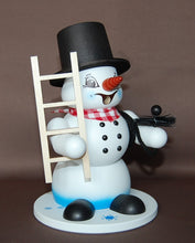 Laden Sie das Bild in den Galerie-Viewer, Räuchermann Schneemann weiß Schornsteinfeger