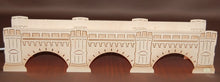 Laden Sie das Bild in den Galerie-Viewer, Schwibbogenerhöhung Augustusbrücke 72cm beleuchtet exklusiv